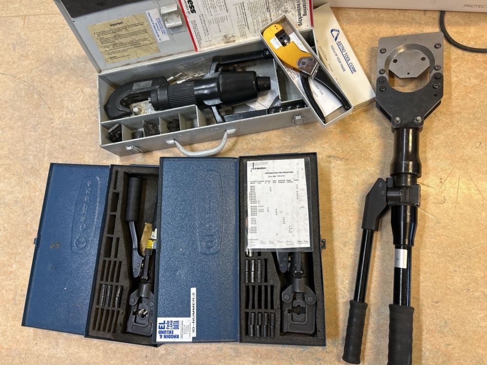 1544960-1 Press tools with accessories - Combro / Astro Tool Corp