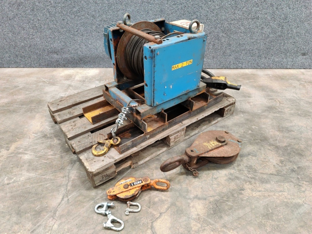 1579646-1 Winch/Winch 2000 kg
