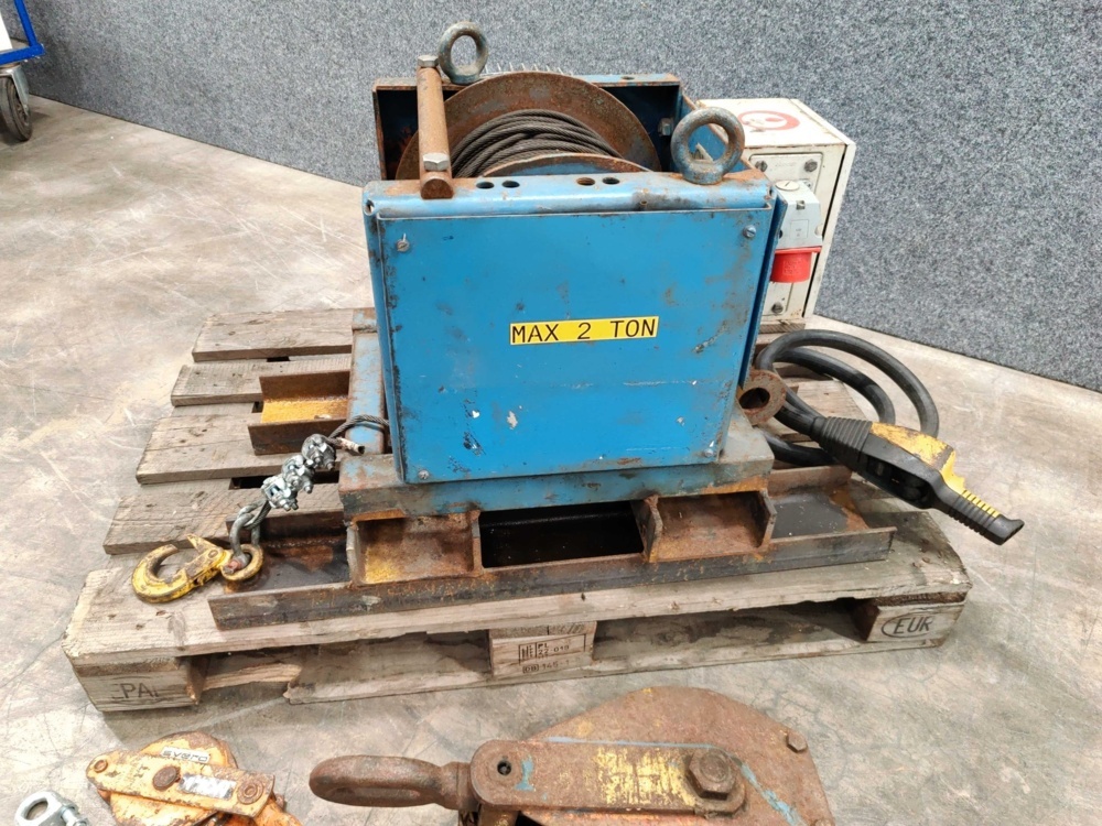 1579646-3 Winch/Winch 2000 kg