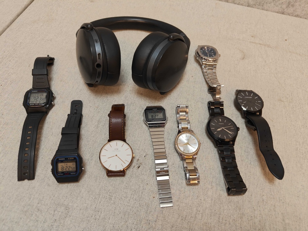 1435876-1 Watches and headphones