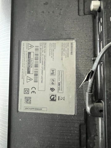 1580066-4 Two ceiling-mounted screens Samsung