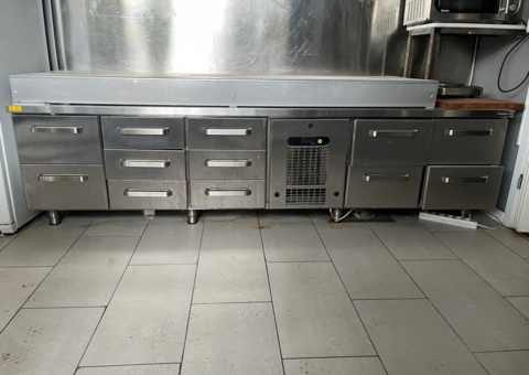 Grillkylbänk Coolpart 12st lådor samt rostfri upphöjning