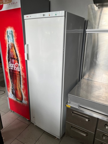1580070-1 Freezer and fridge/freezer