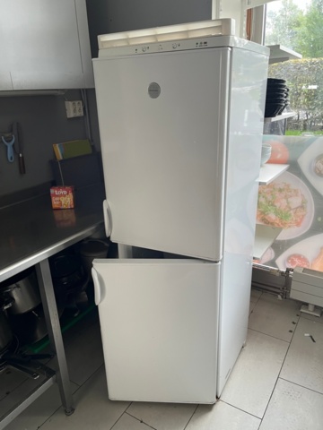 1580070-2 Freezer and fridge/freezer