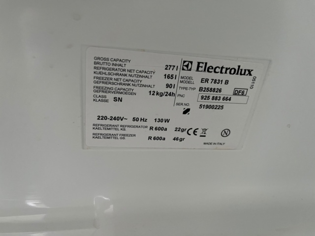 1580070-3 Freezer and fridge/freezer