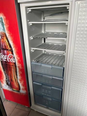 1580070-5 Freezer and fridge/freezer
