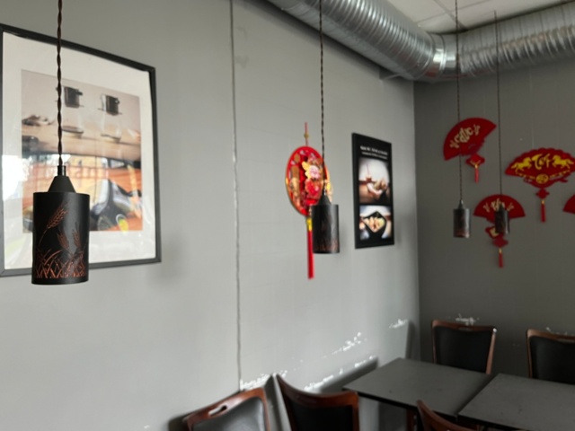 1580073-4 Restaurant interior furniture 5 tables 15 chairs
