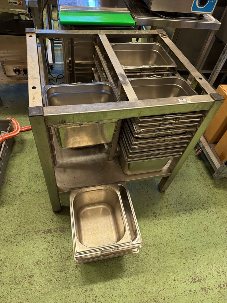 1567019-1 Bench stand with canteens