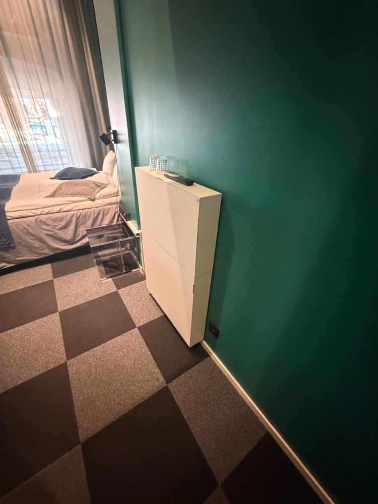 1491693-2 Komplett inredning från hotellrum (Rum B05)