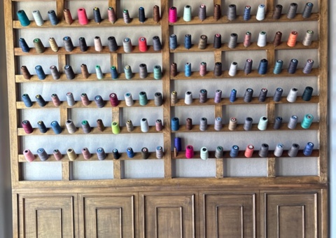 Screen walls with sewing thread