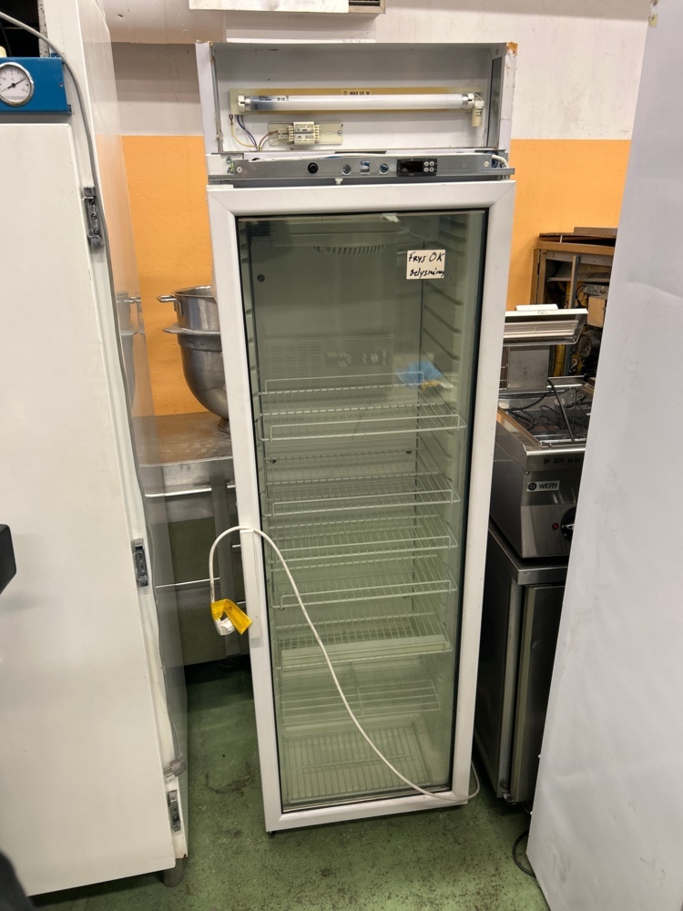 1567033-2 2 refrigerators, 1 freezer – Nordic Cooling