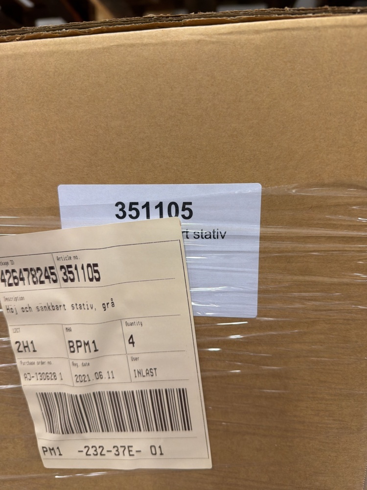 1567046-2 Height-adjustable stands – new in box