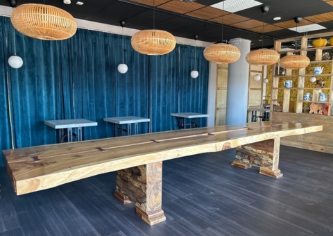 Large dining table in acacia wood and 5 ceiling lamps