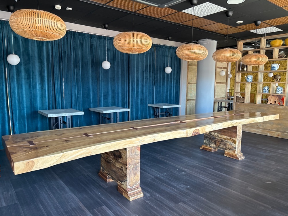 1529522-1 Large dining table in acacia wood and 5 ceiling lamps
