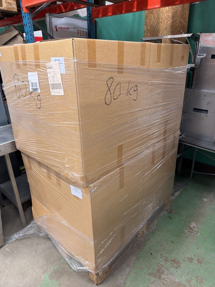 1567046-1 Height-adjustable stands – new in box