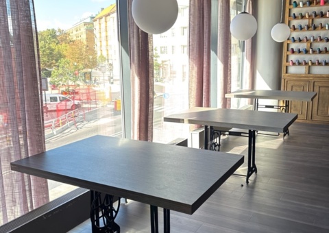 Tables 5 pcs and ceiling lamps 4 pcs