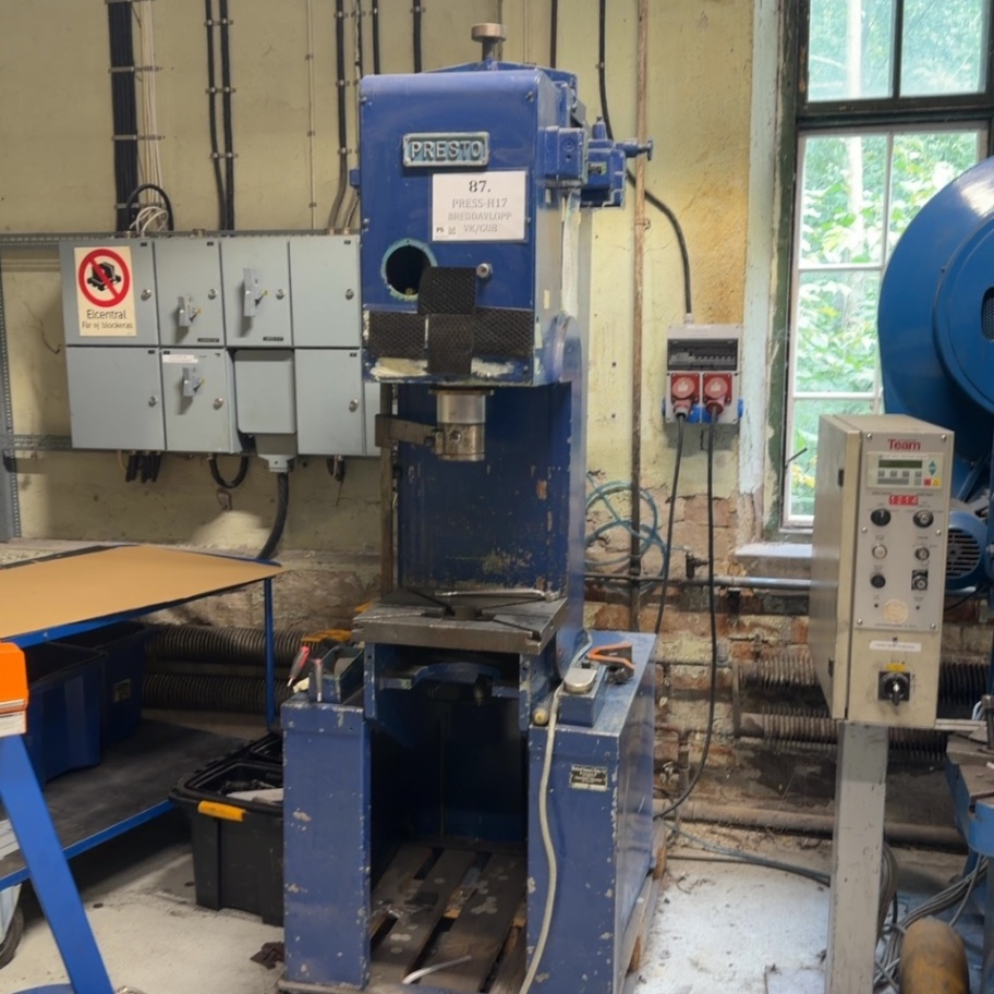 1573717-1 Hydraulisk C-press - Presto
