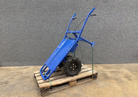 Electric flatbed truck