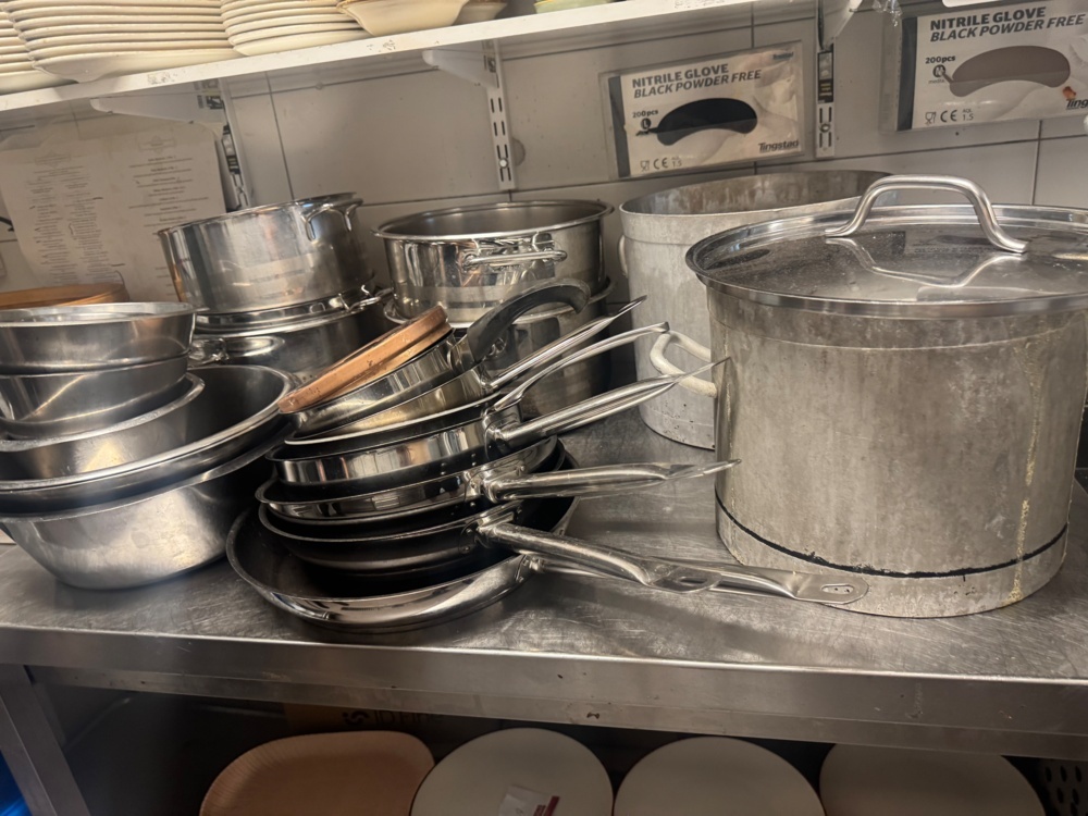 1536073-1 Collection of pots, pans and cooking utensils for commercial kitchens