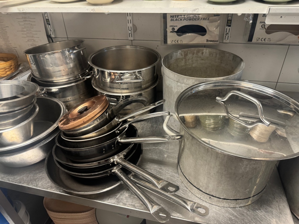 1536073-2 Collection of pots, pans and cooking utensils for commercial kitchens