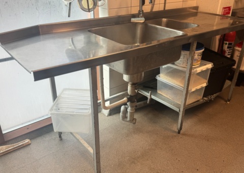 Collection with workbenches and serving trolley in stainless steel