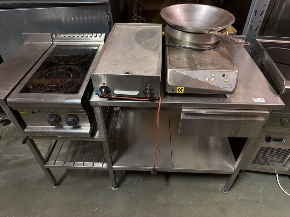 1566063-2 Rostfri bänk med wok, spis och stekbord - Electrolux, FKI