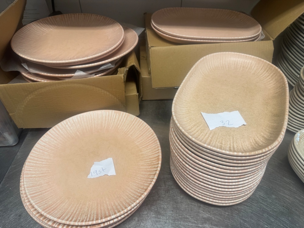1536076-2 Collection of serving dishes and plates in several designs