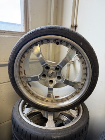 1563389-19 65 sets of tires and rims