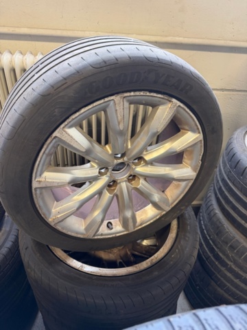 1563389-20 65 sets of tires and rims
