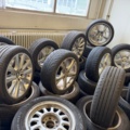 1563389-23 65 sets of tires and rims