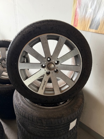 1563389-26 65 sets of tires and rims