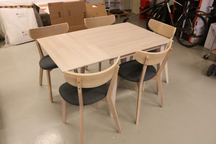 1515222-1 Fällbord och stolar