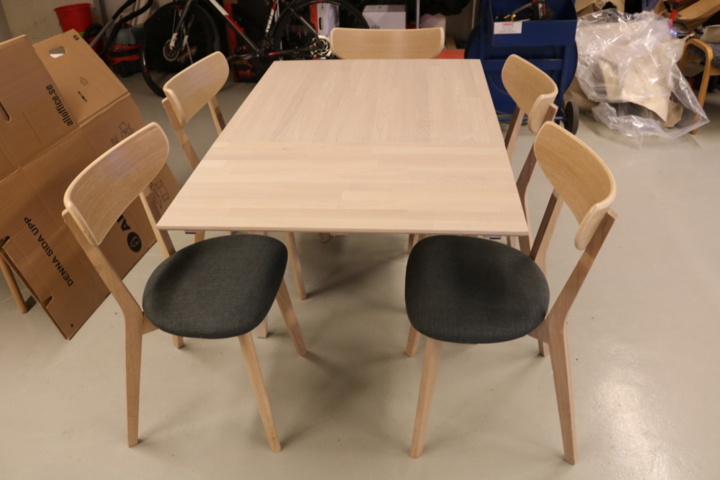 1515222-2 Fällbord och stolar