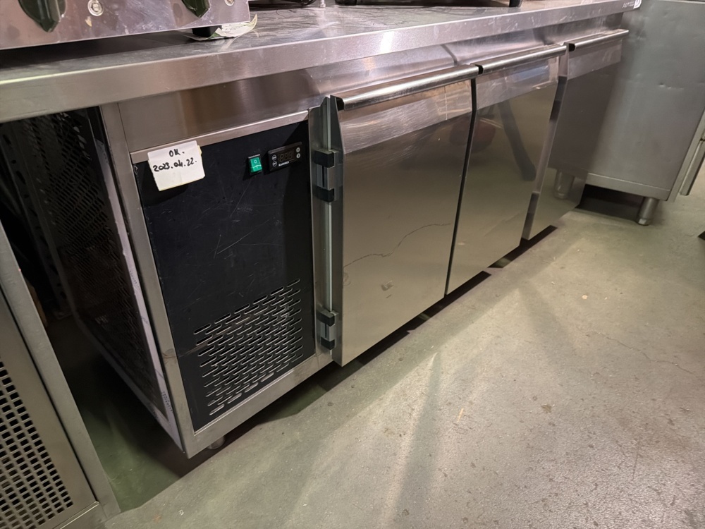 1566061-2 Kylbänk med tre dörrar - Rancold