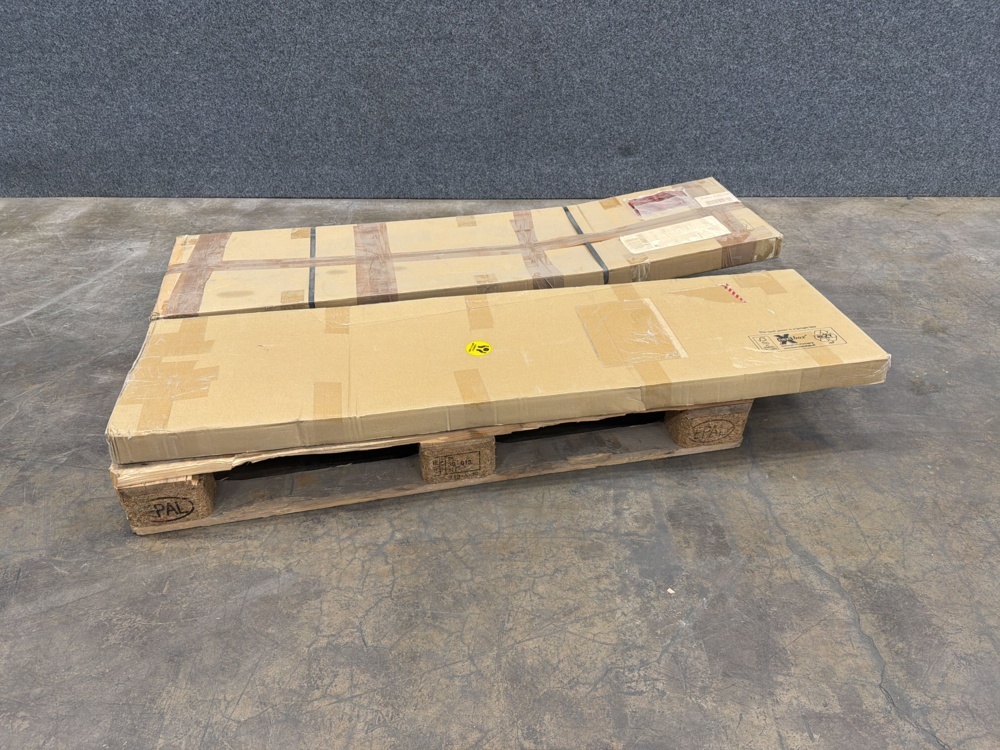 1580225-1 2 LED signs DAF & MAN