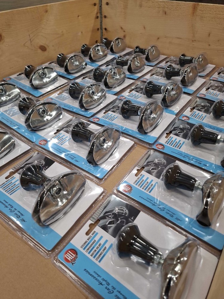 1580182-2 23 steering wheel knobs & cable ties