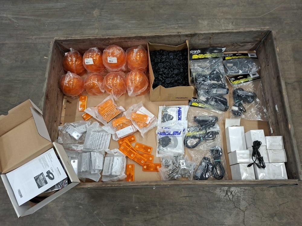 1580183-1 Assortment of various spare parts and accessories for vehicle lights