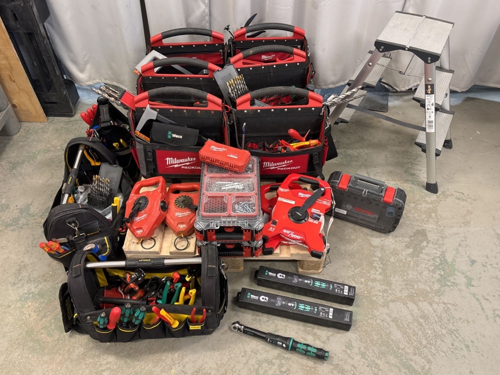 1511389-1 Lot of construction equipment, tools & implements - Milwaukee and others.