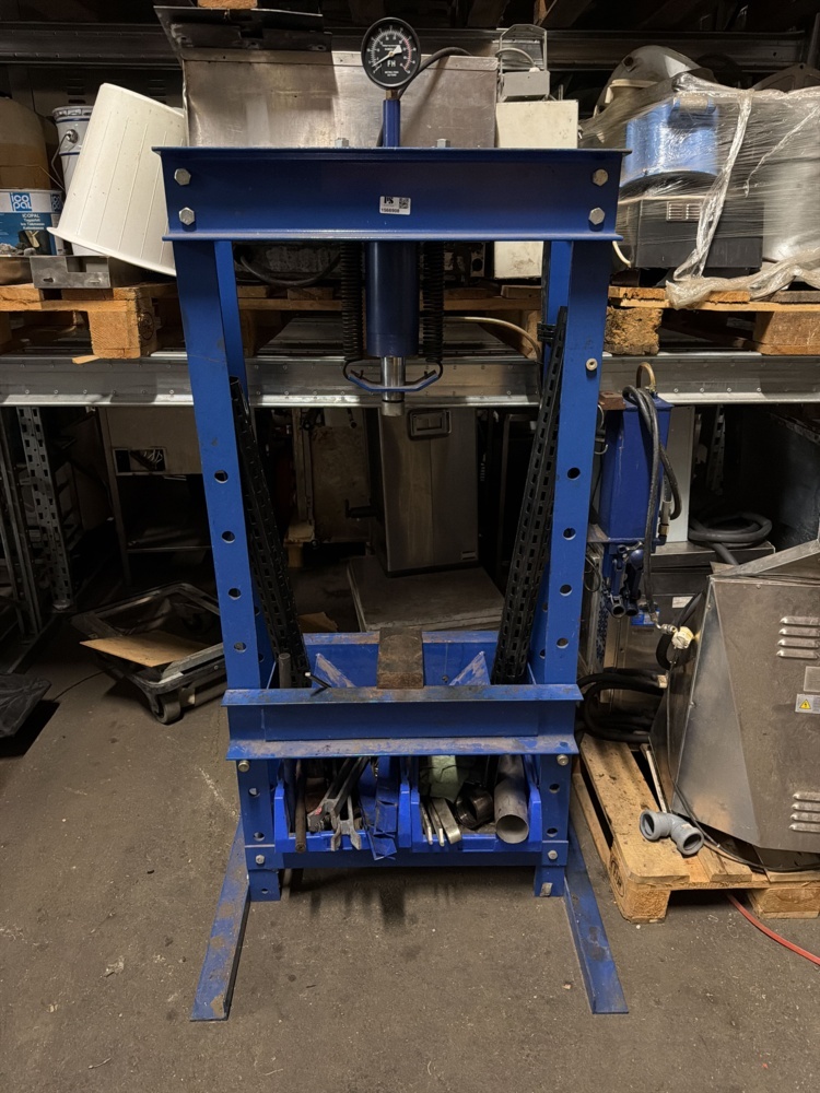 1566908-1 Hydraulisk verkstadspress