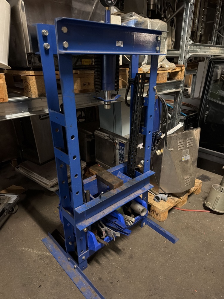 1566908-2 Hydraulisk verkstadspress