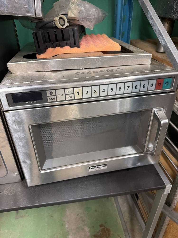 1567049-2 Mikrovågsugn och värmelådor – Panasonic / SICO