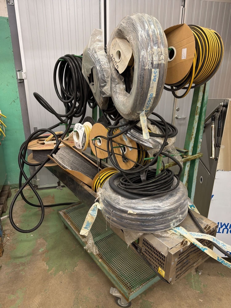 1567047-1 Trolley with hose and sealing material
