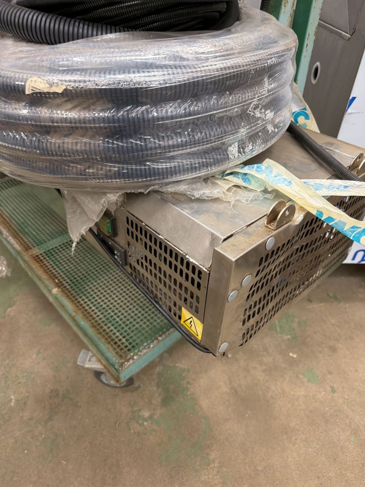 1567047-2 Trolley with hose and sealing material