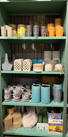 1406073-3 Florist's party - decorative materials, pots, vases, baskets