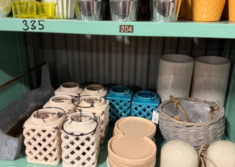 Floristparti – dekorationsmaterial, krukor, vaser, korgar