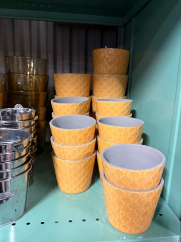 1406073-16 Florist's party - decorative materials, pots, vases, baskets