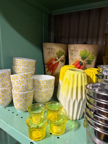 1406073-18 Florist's party - decorative materials, pots, vases, baskets