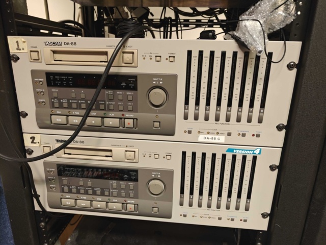 1564865-15 Large package with sound control/amplifier for cinema