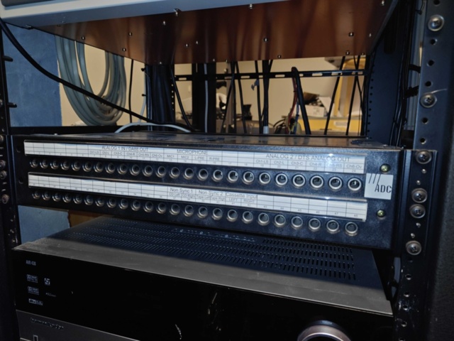 1564865-17 Large package with sound control/amplifier for cinema