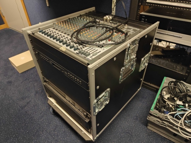 1564865-26 Large package with sound control/amplifier for cinema